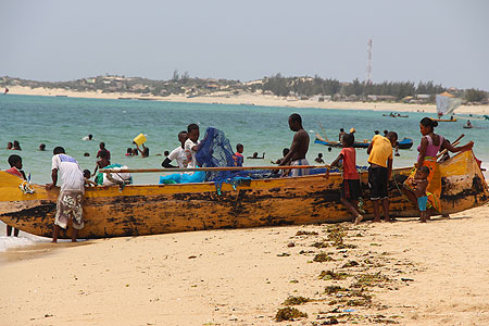 Une barque sur une plage de Madagascar.