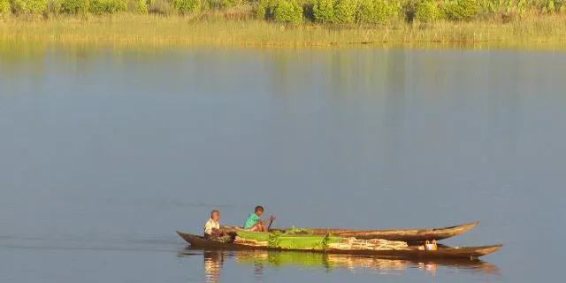 Balade en pirogue sur le Canal des Pangalanes
