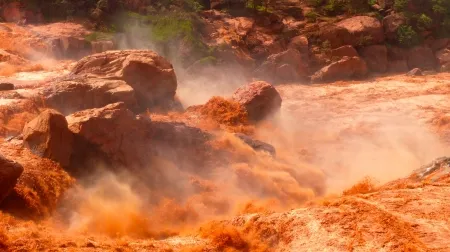 Cirque rouge sur la côte Nord Ouest de Madagascar.