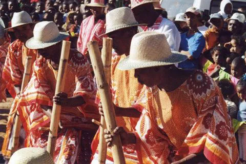 Rencontres et traditions malgaches.