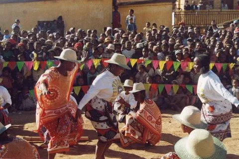 Rencontres et traditions malgaches.