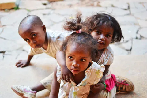 Rencontres et traditions malgaches.