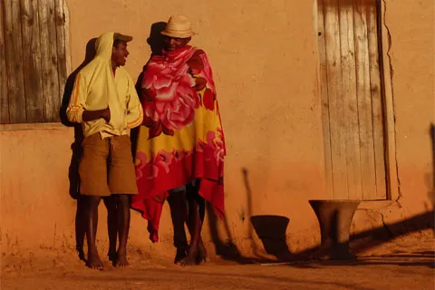 Rencontres et traditions malgaches.